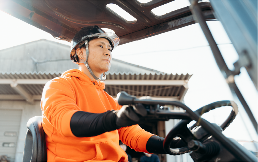 車両を運転する様子